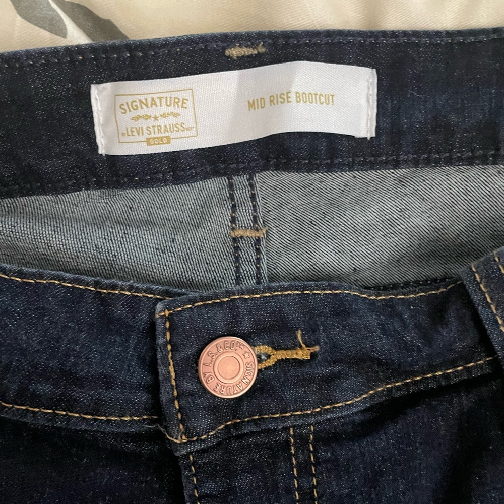Levi Signature Boot Cut - Picture 3 of 5